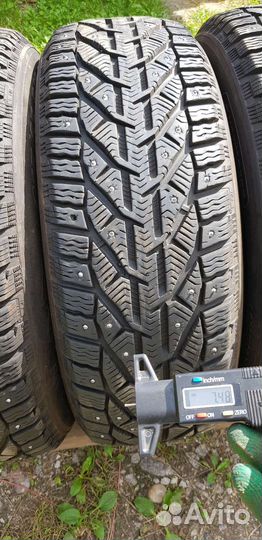 Kormoran SUV Stud 215/65 R16