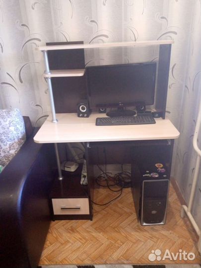 Компьютерный стол