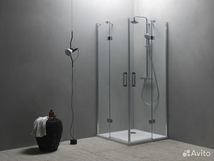 Душевая кабина в ванной