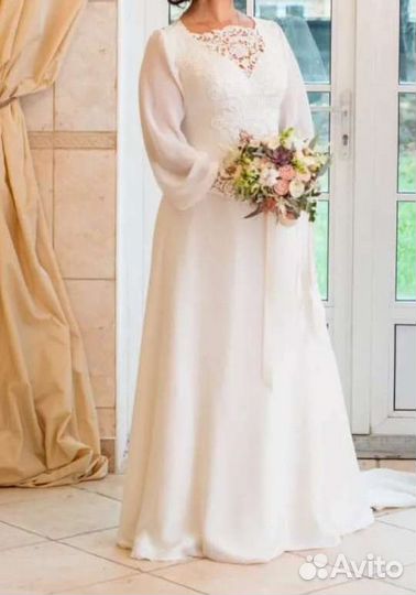 Свадебное платье со шлейфом