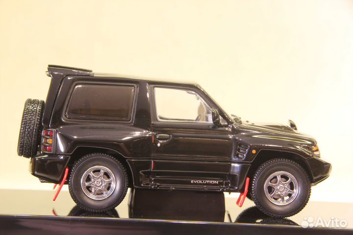Mitsubishi Pajero evolution 1:43 от Autoart