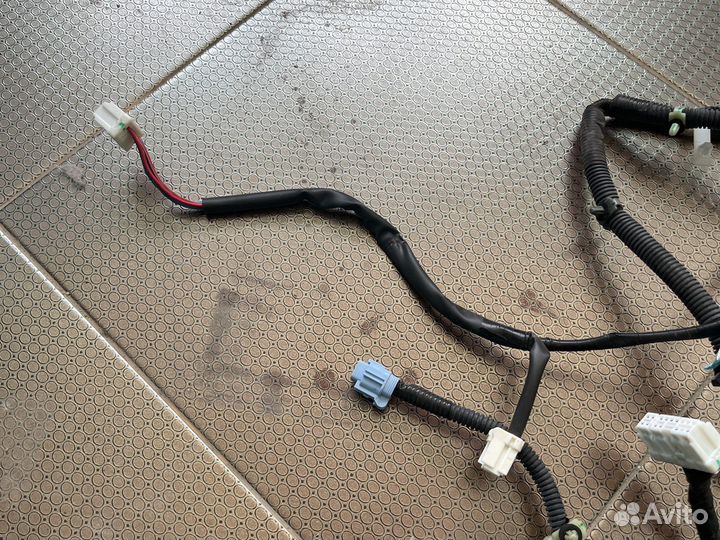 Коса двери передней Nissan Primera P12