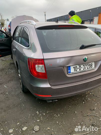 Фонарь задний левый skoda superb 2 2010