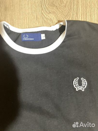 Футболка fred perry с лампасами