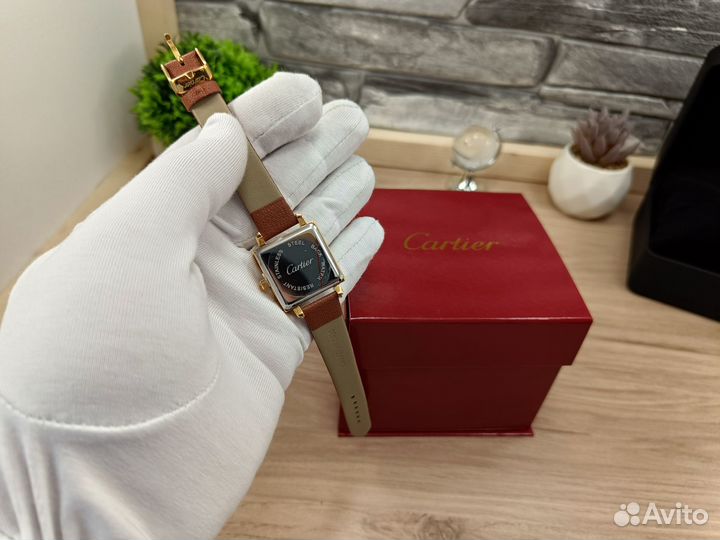 Часы Cartier женские