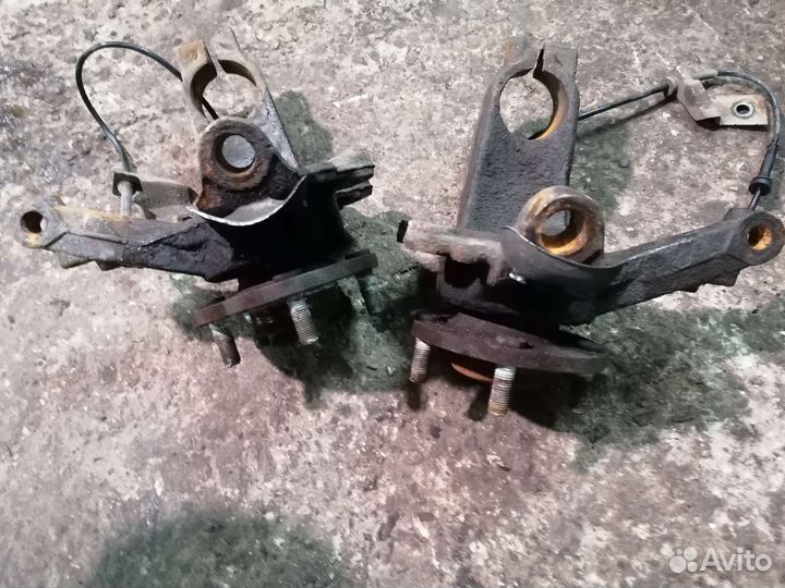 Поворотные кулаки цапфы фокус 2