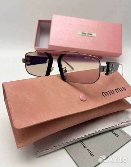 Солнцезащитные очки Miu Miu женские