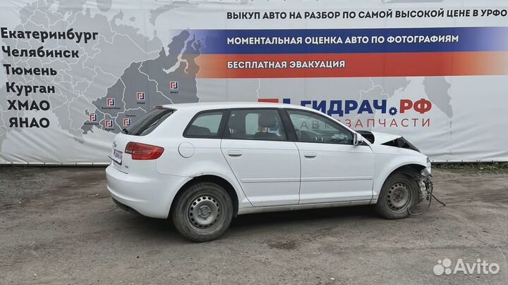 Молдинг лобового стекла левый Audi A3 (8P) 8P0854327B