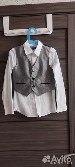 Рубашки, брюки, жилет, форма