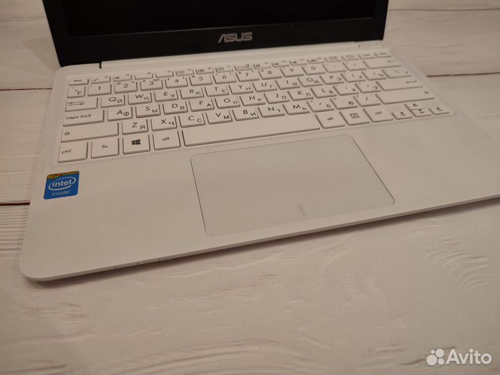 Ноутбук Asus x205ta