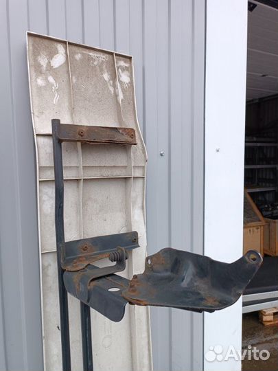 Спойлер кабины правый Man Tgx