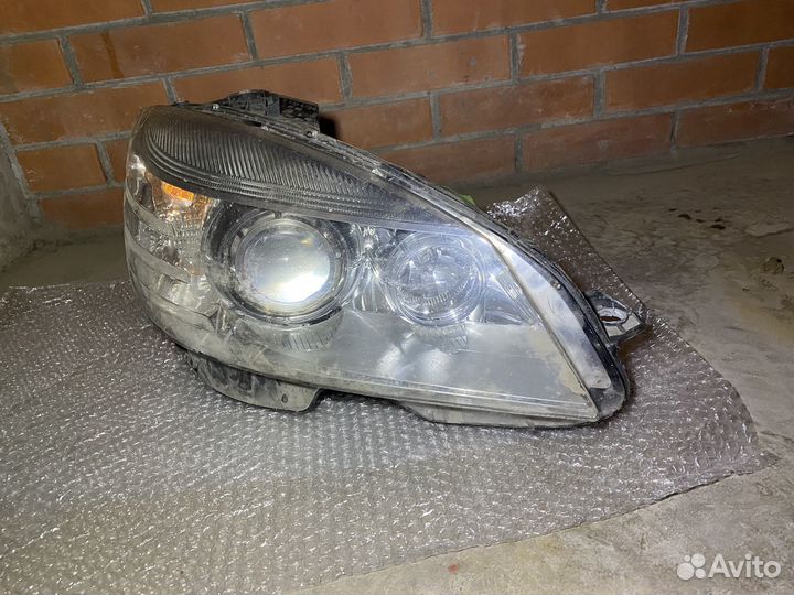 Фара правая на mercedes w204 ксенон