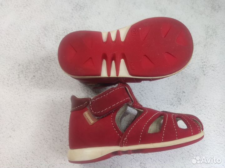Сандали красные для девочки 20
