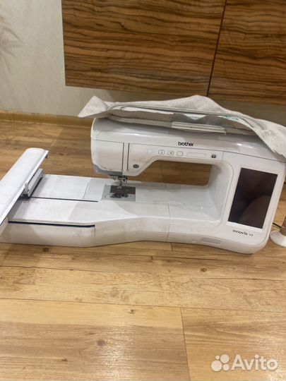 Вышивальная машинка brother innovis v3