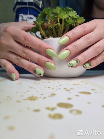 Модель на маникюр