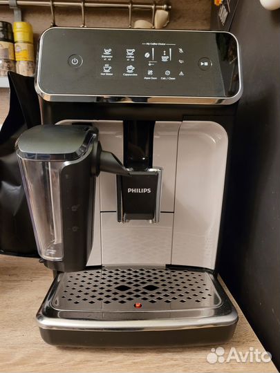 Кофемашина автоматическая Philips EP2035 LatteGo