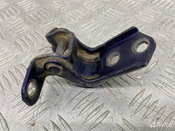 Б/У петля двери задний левый Mazda Demio 2 DY3W