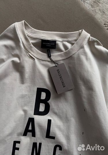Футболка balenciaga на руках