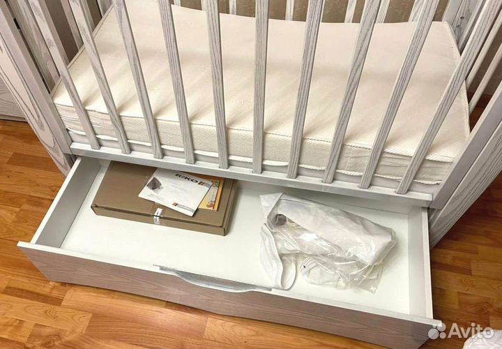 Детская кроватка с маятником можга