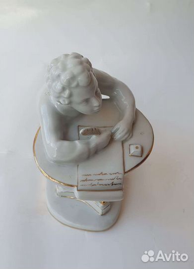 Фарфоровая статуэтка Юный Пушкин