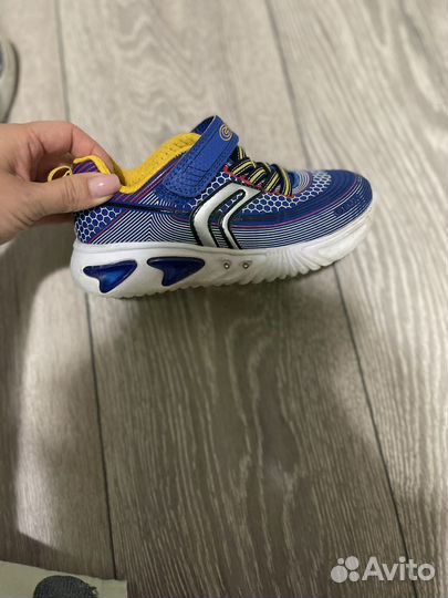 Кроссовки детские светящиеся