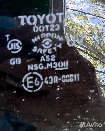 Стекло двери заднее левое Toyota Corolla 150