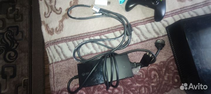 Xbox one 512gb + геймпад