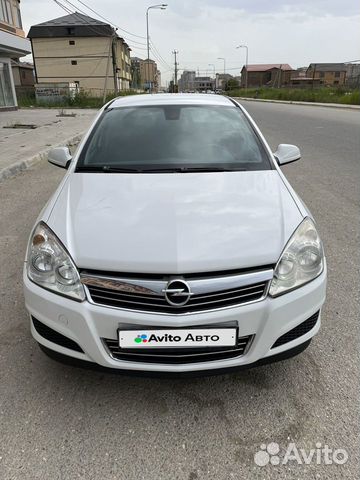 Opel Astra 1.8 AT, 2011, 134 000 км с пробегом, цена 750000 руб.