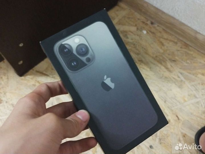 Коробка от iPhone 13 pro