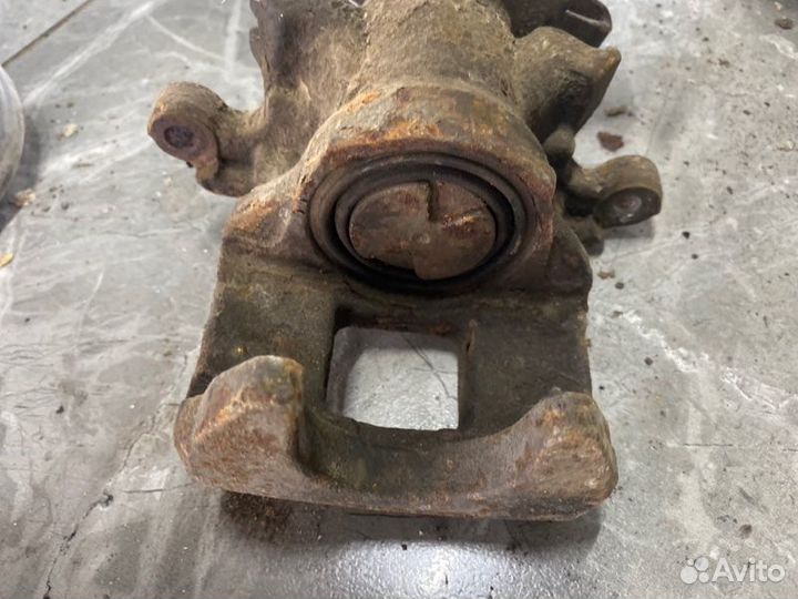 Суппорт тормозной задний правый Mitsubishi Asx