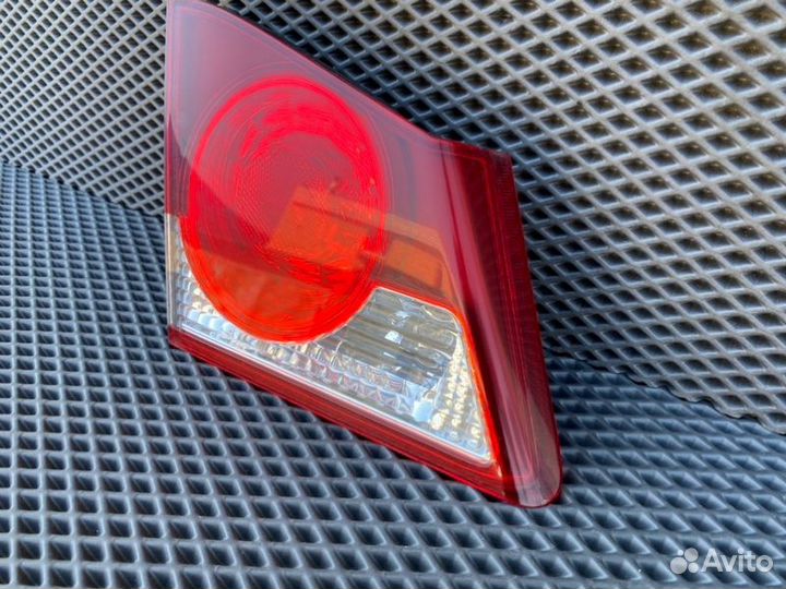 Фонарь в крышку багажника левый Honda Civic FD(4Д)