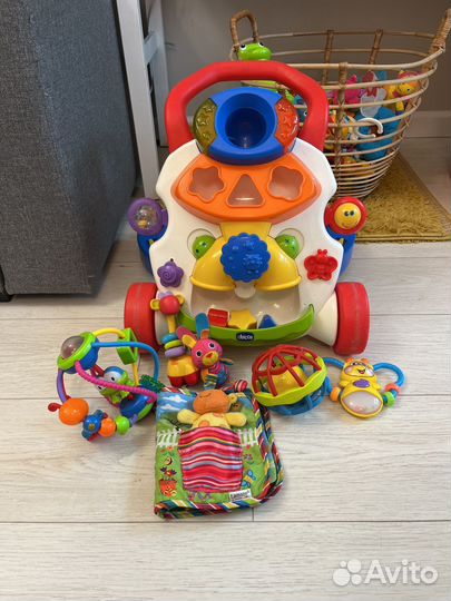 Ходунки каталка chicco + игрушки chicco