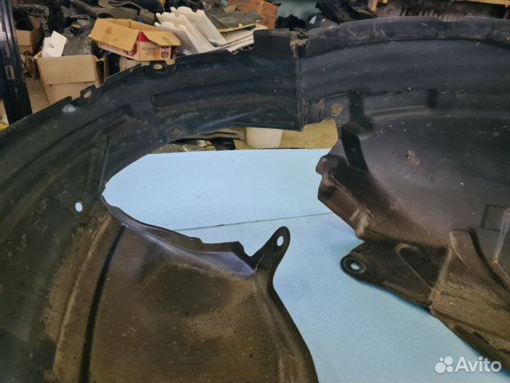 Подкрылок передний правый Nissan Juke F15 HR16DE