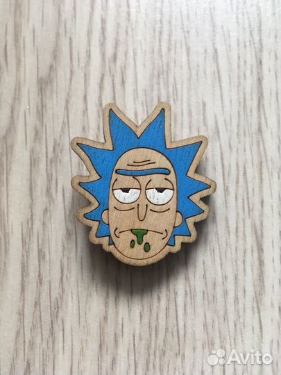 Рик и Морти. Значок деревянный. Rick and Morty