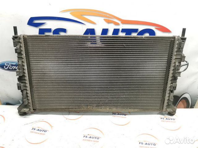 Радиатор охлаждения Ford Focus 2 универсал 1.6