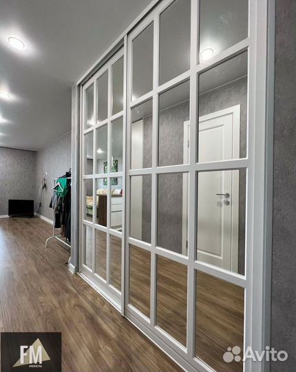 Шкаф купе с зеркалом