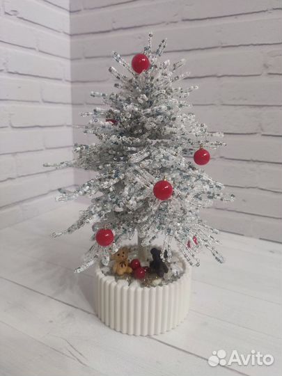 Декоративная елочка из бисера