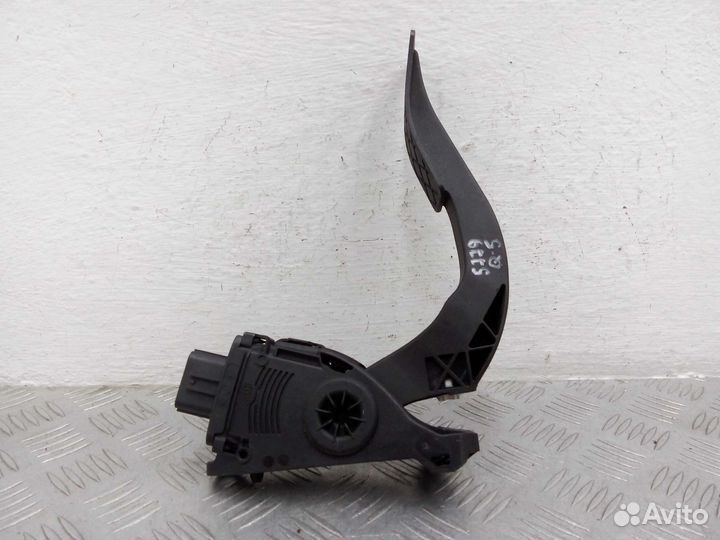 Педаль газа Audi Q5 8R 8K1723523A
