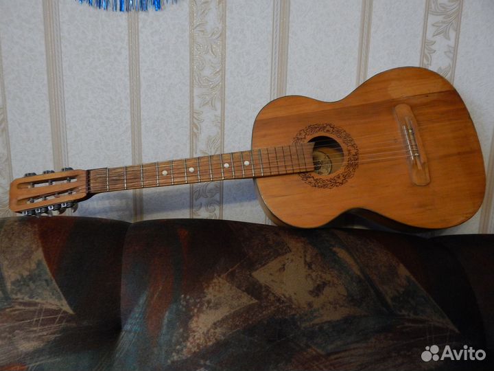 Акустическая гитара