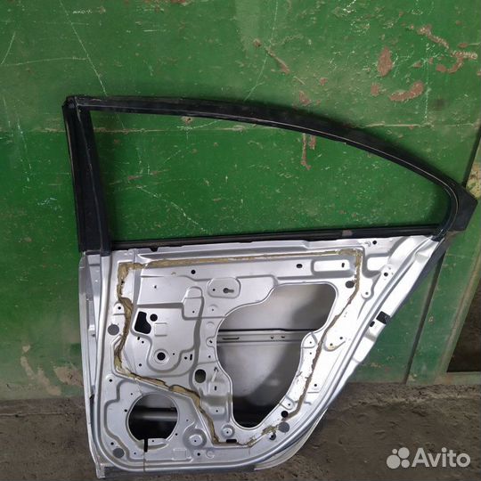 Дверь боковая задняя правая Nissan Primera P 12 1