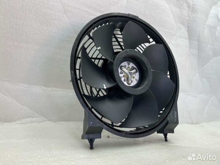 Диффузор радиатора кондиционера Toyota Land