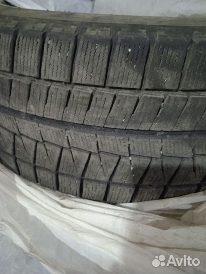 Bridgestone Blizzak Revo GZ 215/55 R17