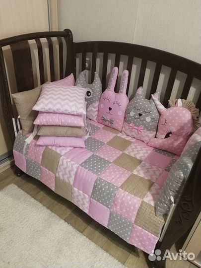 Комплект в кроватку бортики+лоскутное одеяло