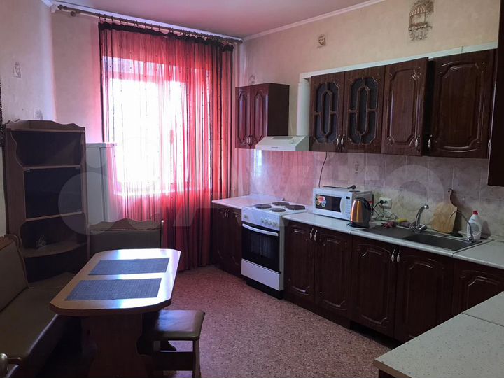 3-к. квартира, 83 м², 8/17 эт.