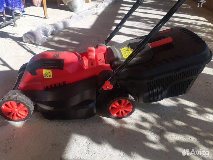 Газонокосилка электрическая
