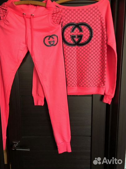 Спортивные костюмы женские S, футболка М