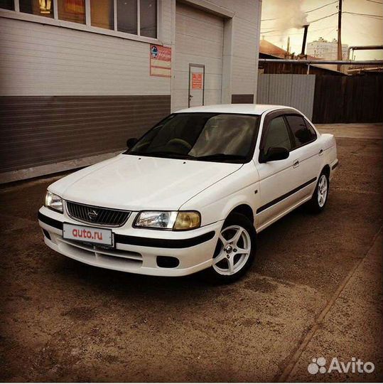 Лобовое стекло Nissan sunny B15 98-04 г