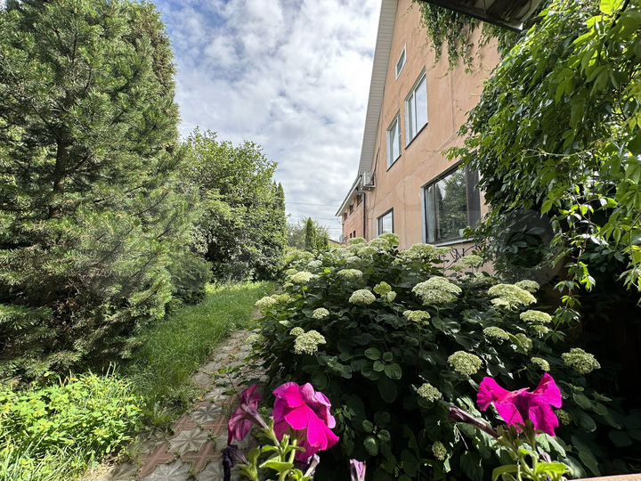 Дом 228 м² на участке 6 сот.