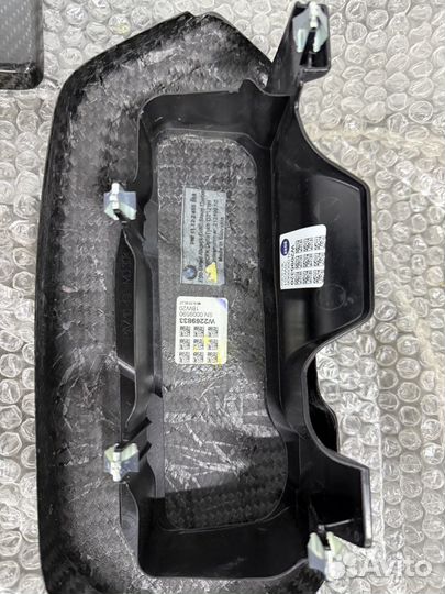 Карбоновый кожух двигателя BMW M5 F90 M8 F92 F93