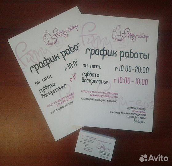 Деревянные таблички с логотипом бренда